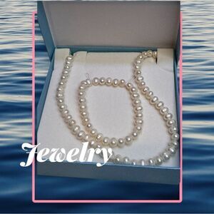 Elegant Pearl Necklace and Bracelet Set Still in original box